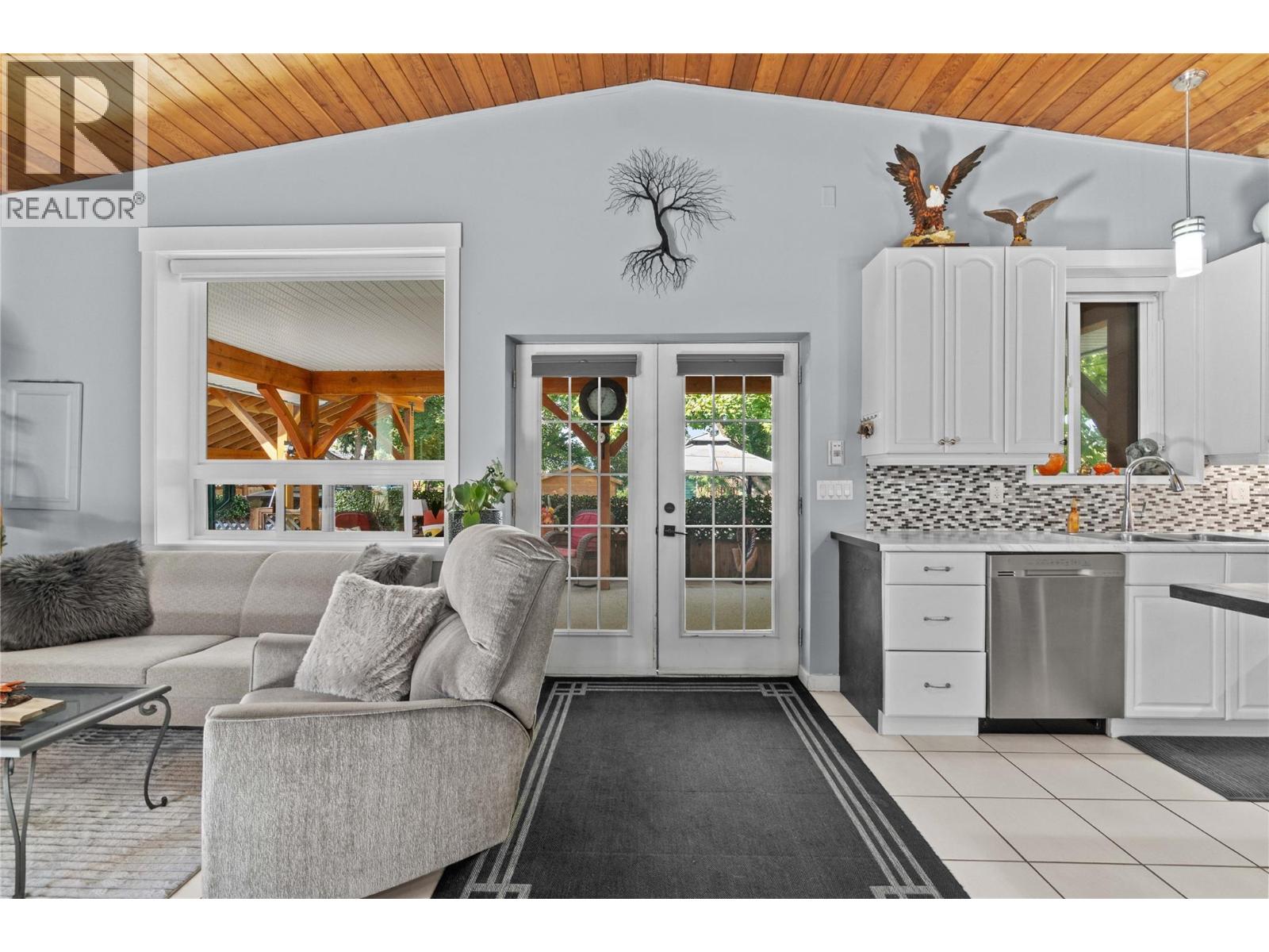 491 7 Street Se, Salmon Arm, British Columbia  V1E 4E9 - Photo 9 - 10376826