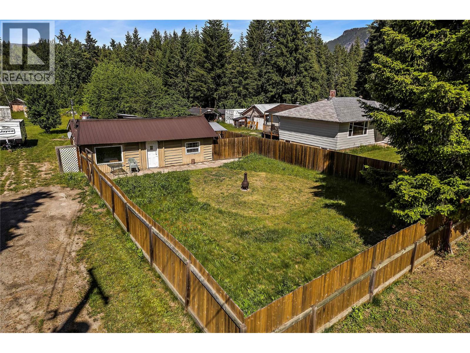 6611 50th Street Ne, Salmon Arm, British Columbia  V1E 1Y6 - Photo 3 - 10376692