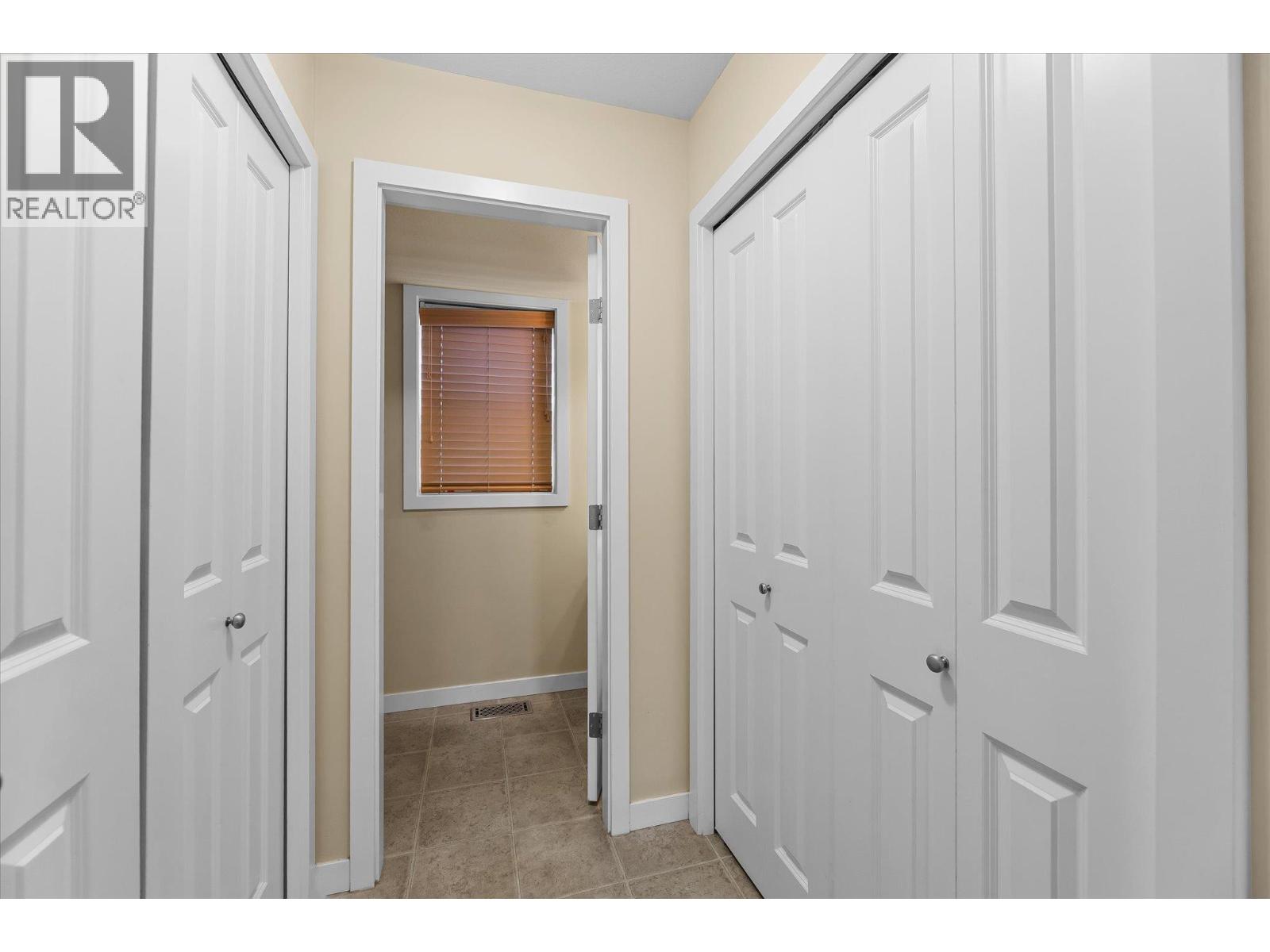 2003 Montego Street, West Kelowna, British Columbia  V4T 3C6 - Photo 4 - 10376559