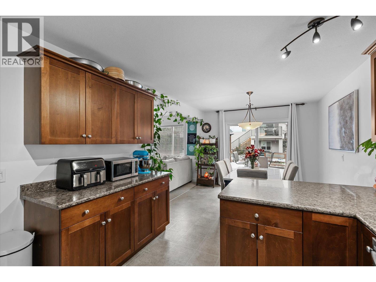 2003 Montego Street, West Kelowna, British Columbia  V4T 3C6 - Photo 9 - 10376559