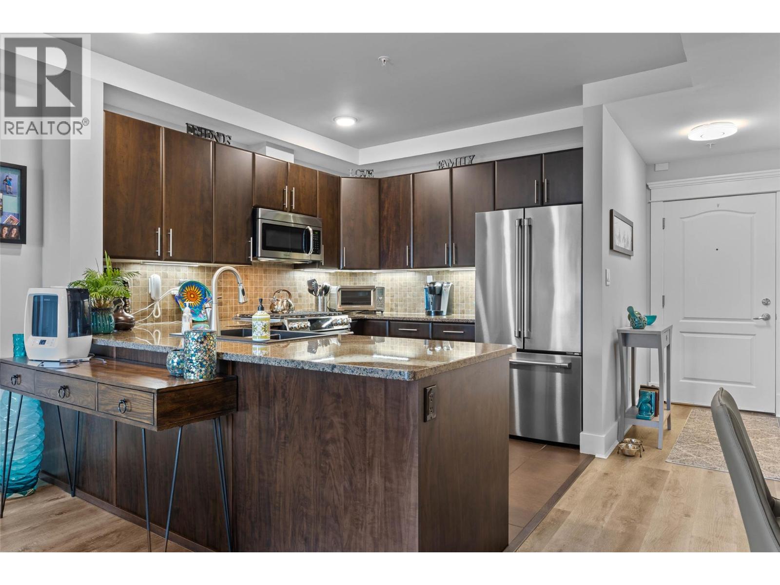 975 Victoria Street Unit# 404, Kamloops, British Columbia  V2C 0C2 - Photo 3 - 10376760