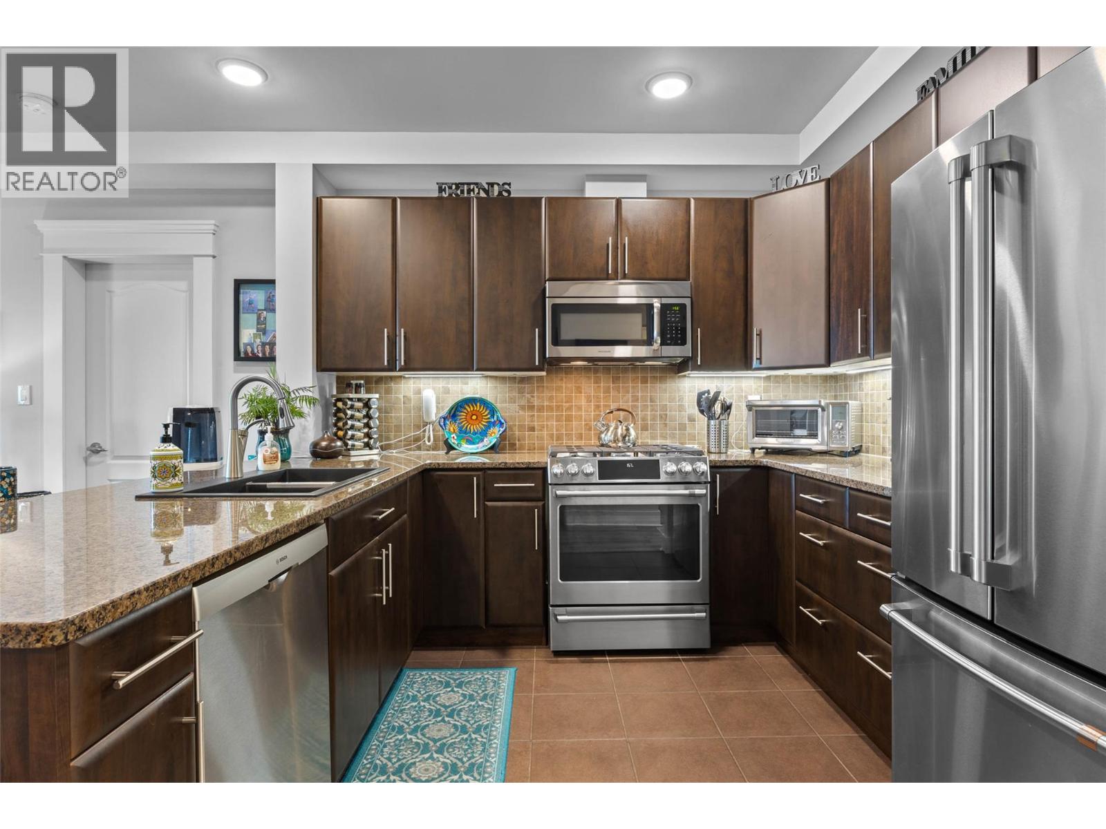 975 Victoria Street Unit# 404, Kamloops, British Columbia  V2C 0C2 - Photo 5 - 10376760