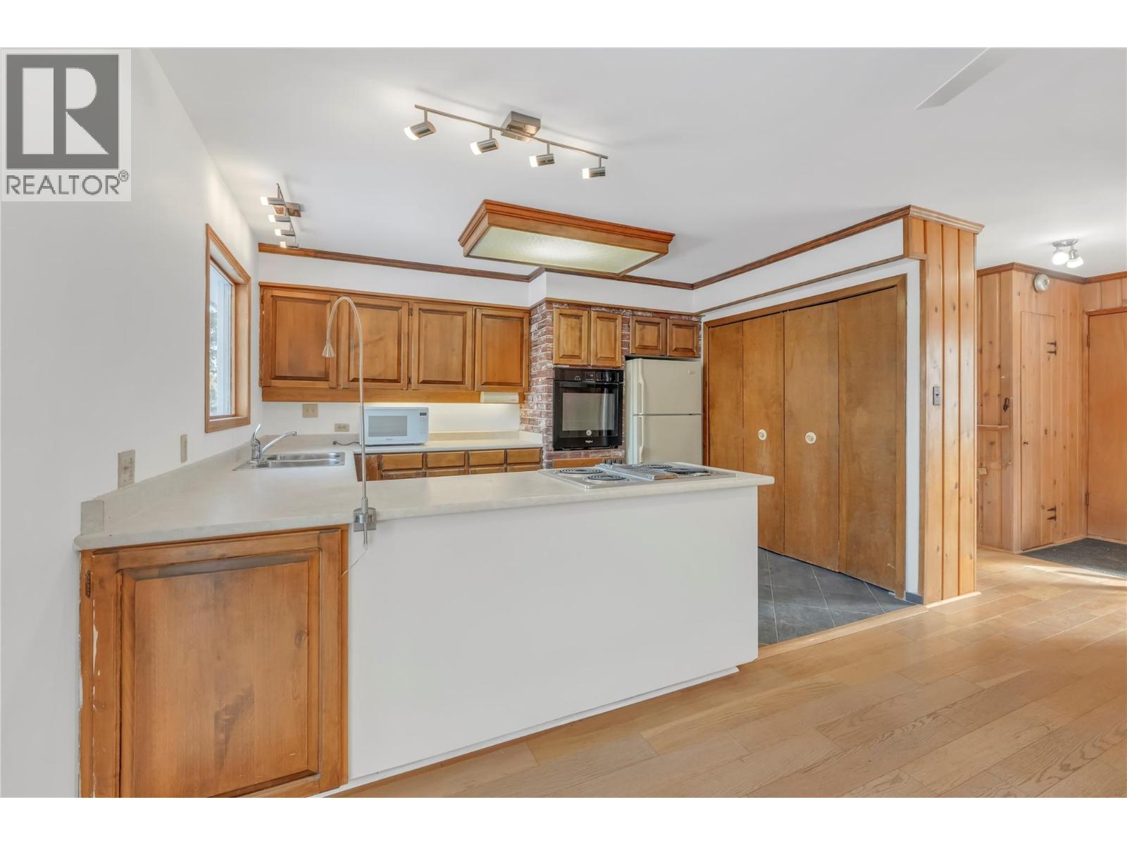 379 Mayne Avenue, Princeton, British Columbia  V0X 1W0 - Photo 2 - 10376565