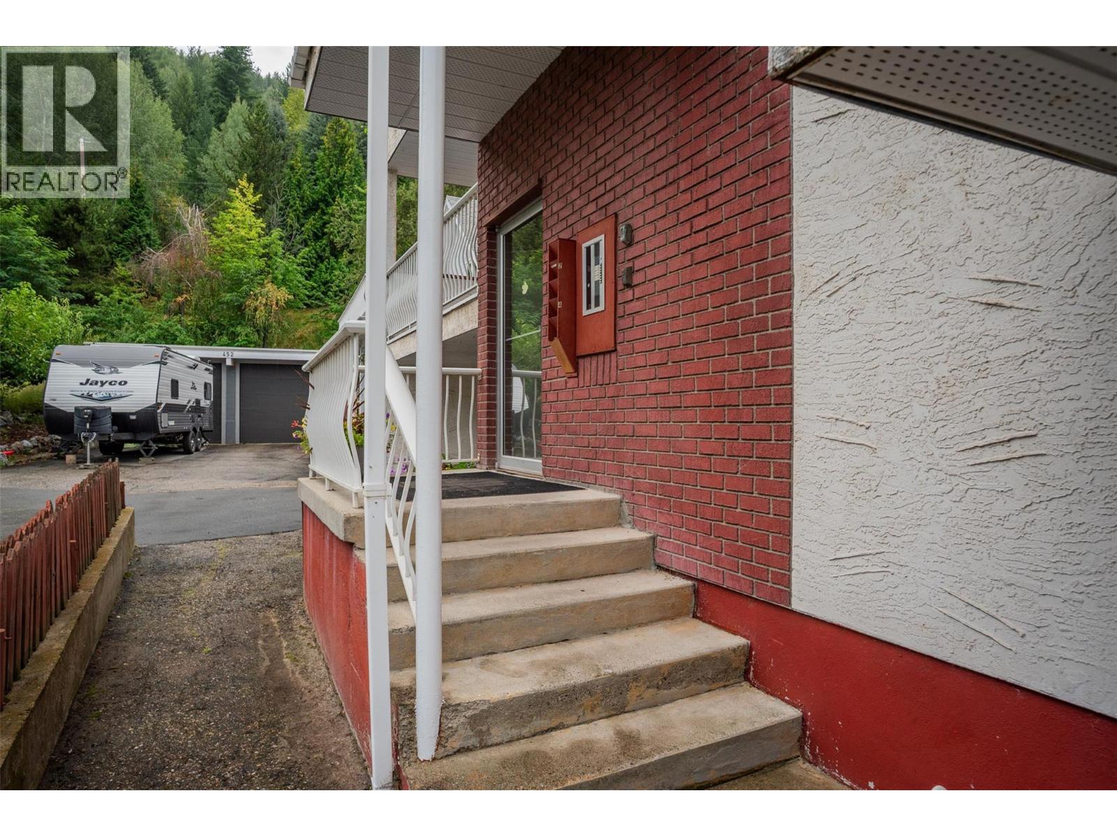 108 Colley Street, Warfield, British Columbia  V1R 2M2 - Photo 2 - 10376763