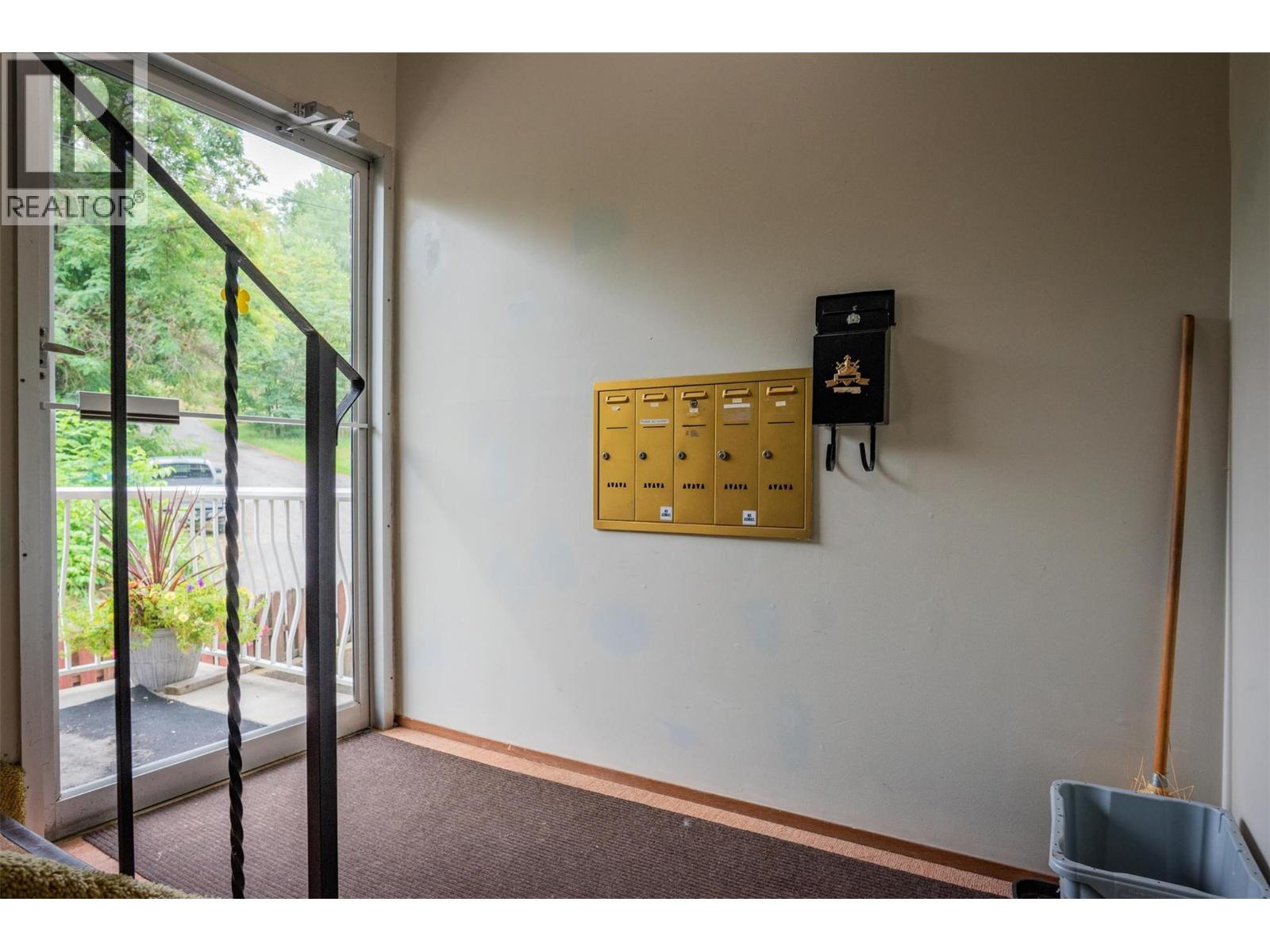 108 Colley Street, Warfield, British Columbia  V1R 2M2 - Photo 3 - 10376763