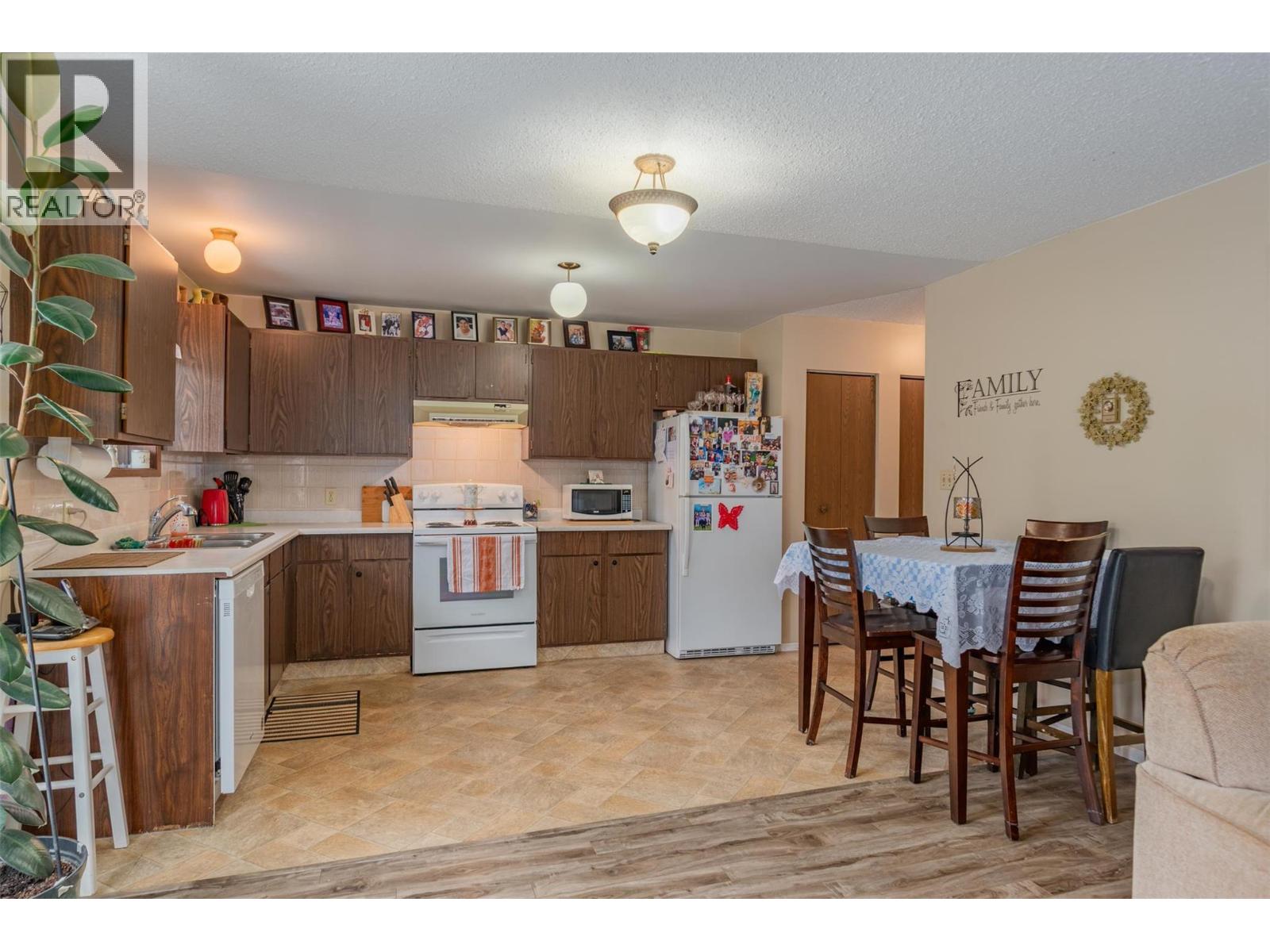 108 Colley Street, Warfield, British Columbia  V1R 2M2 - Photo 5 - 10376763