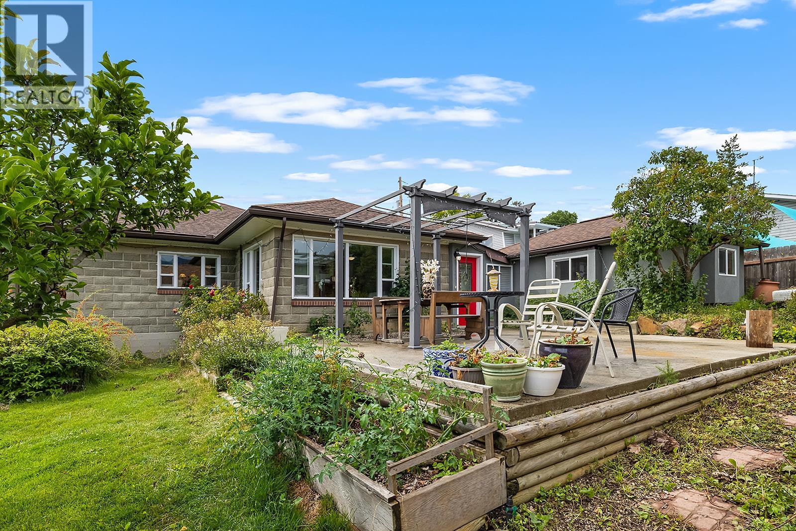 1417b Hillside Street, Creston, British Columbia  V0B 1G4 - Photo 2 - 10376375