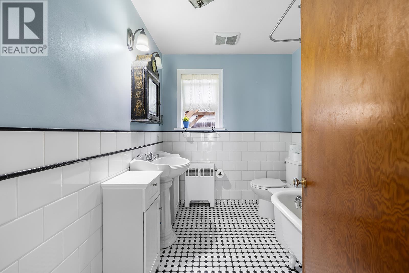 1417b Hillside Street, Creston, British Columbia  V0B 1G4 - Photo 9 - 10376375