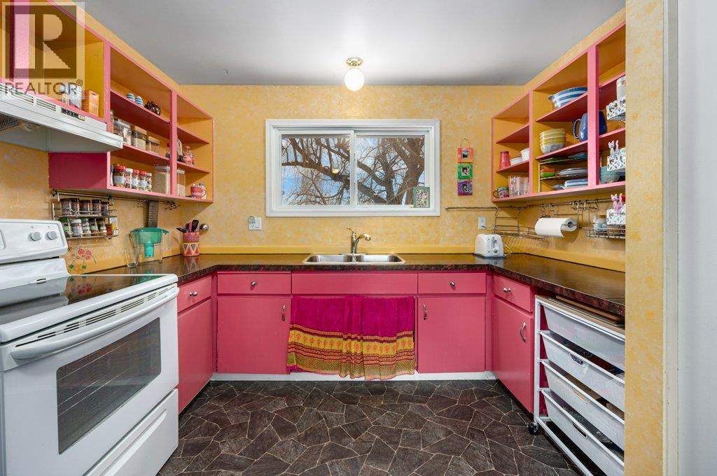 2695 Young Place, Kamloops, British Columbia  V2B 8A4 - Photo 2 - 10376832