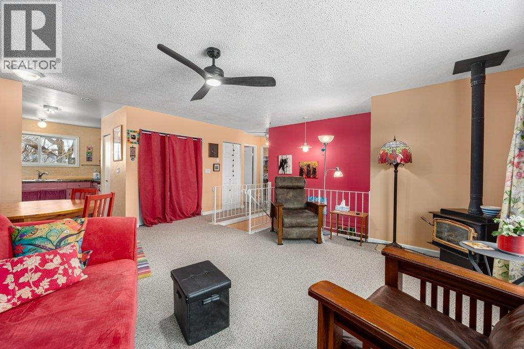 2695 Young Place, Kamloops, British Columbia  V2B 8A4 - Photo 6 - 10376832