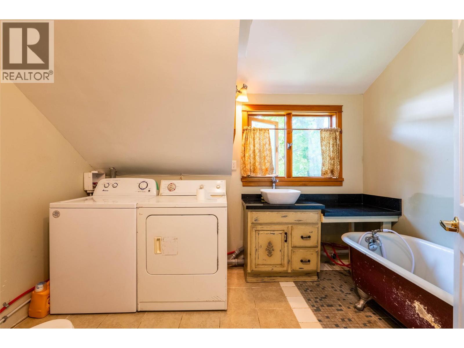 512 Hendryx Street, Nelson, British Columbia  V1L 2A8 - Photo 73 - 10376940