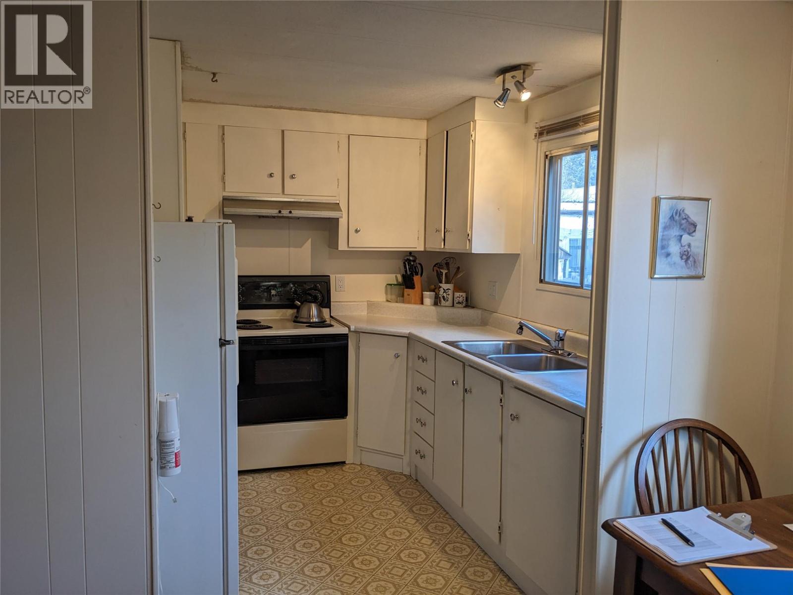 5770 Ponderosa Road, Falkland, British Columbia  V0E 1W0 - Photo 4 - 10376946