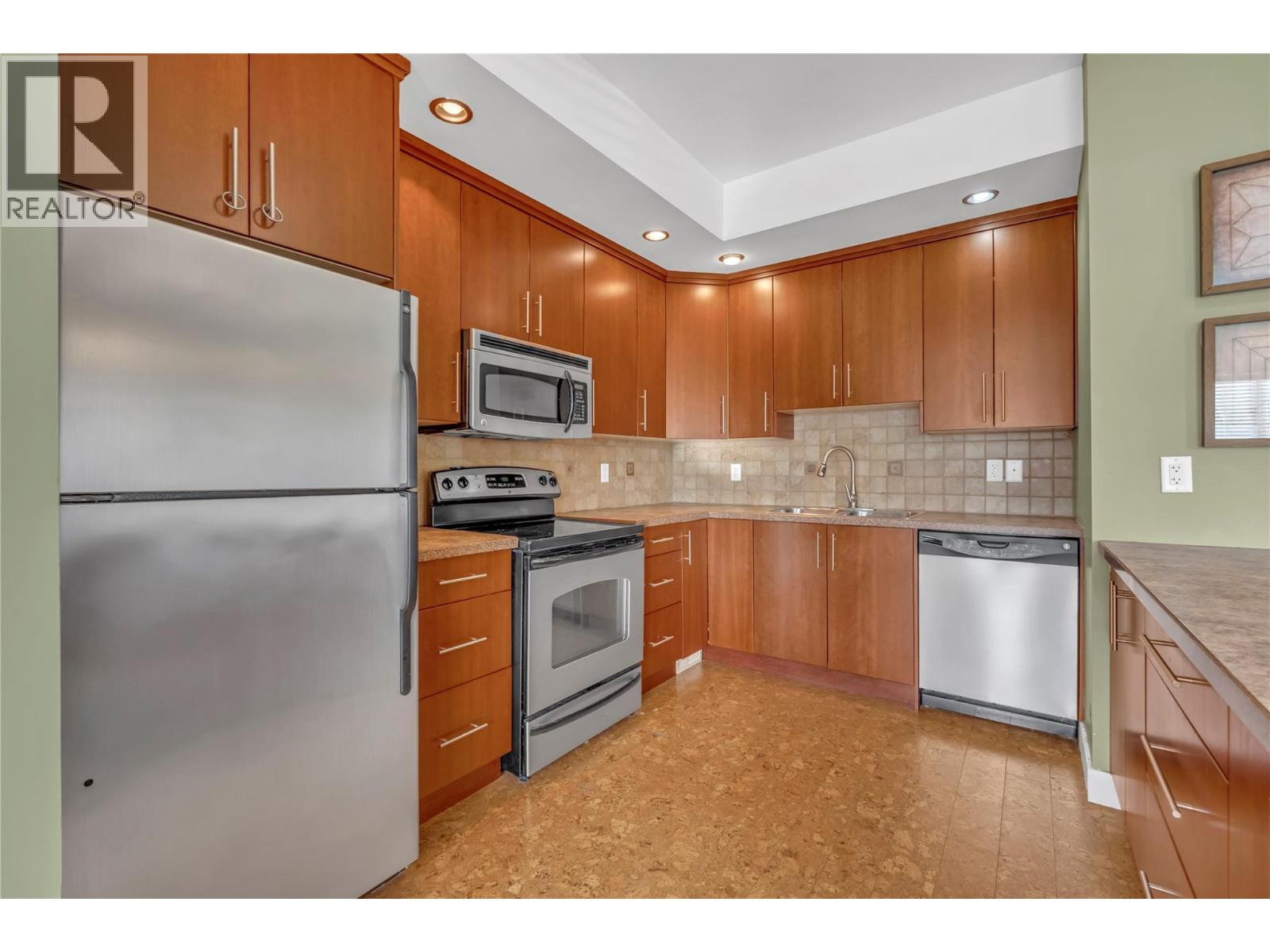 584 Westminster Avenue W Unit# 102, Penticton, British Columbia  V2A 1K6 - Photo 9 - 10376944