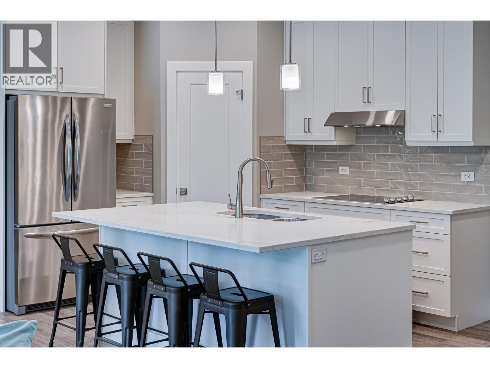 2041 Golden Eagle Drive, Sparwood, British Columbia  V0B 2G2 - Photo 3 - 10376840