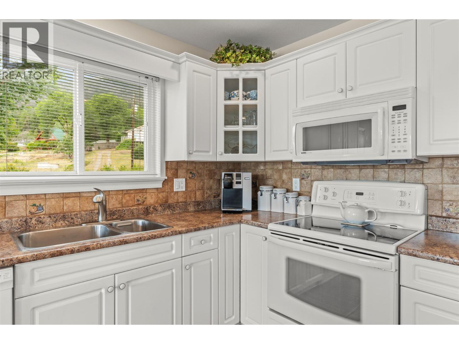 367 Killarney Way, Vernon, British Columbia  V1H 2C5 - Photo 15 - 10376984