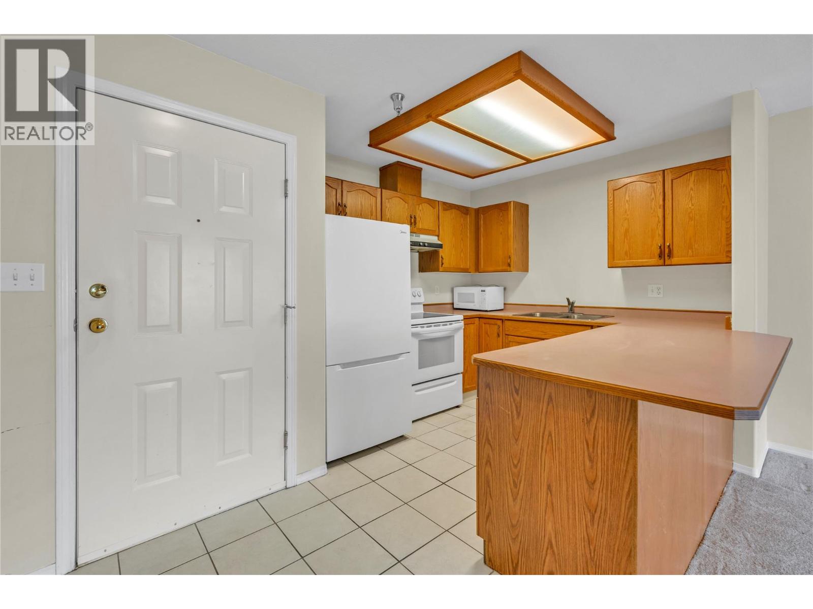 3310 Skaha Lake Road Unit# 306, Penticton, British Columbia  V2A 6G4 - Photo 2 - 10376964