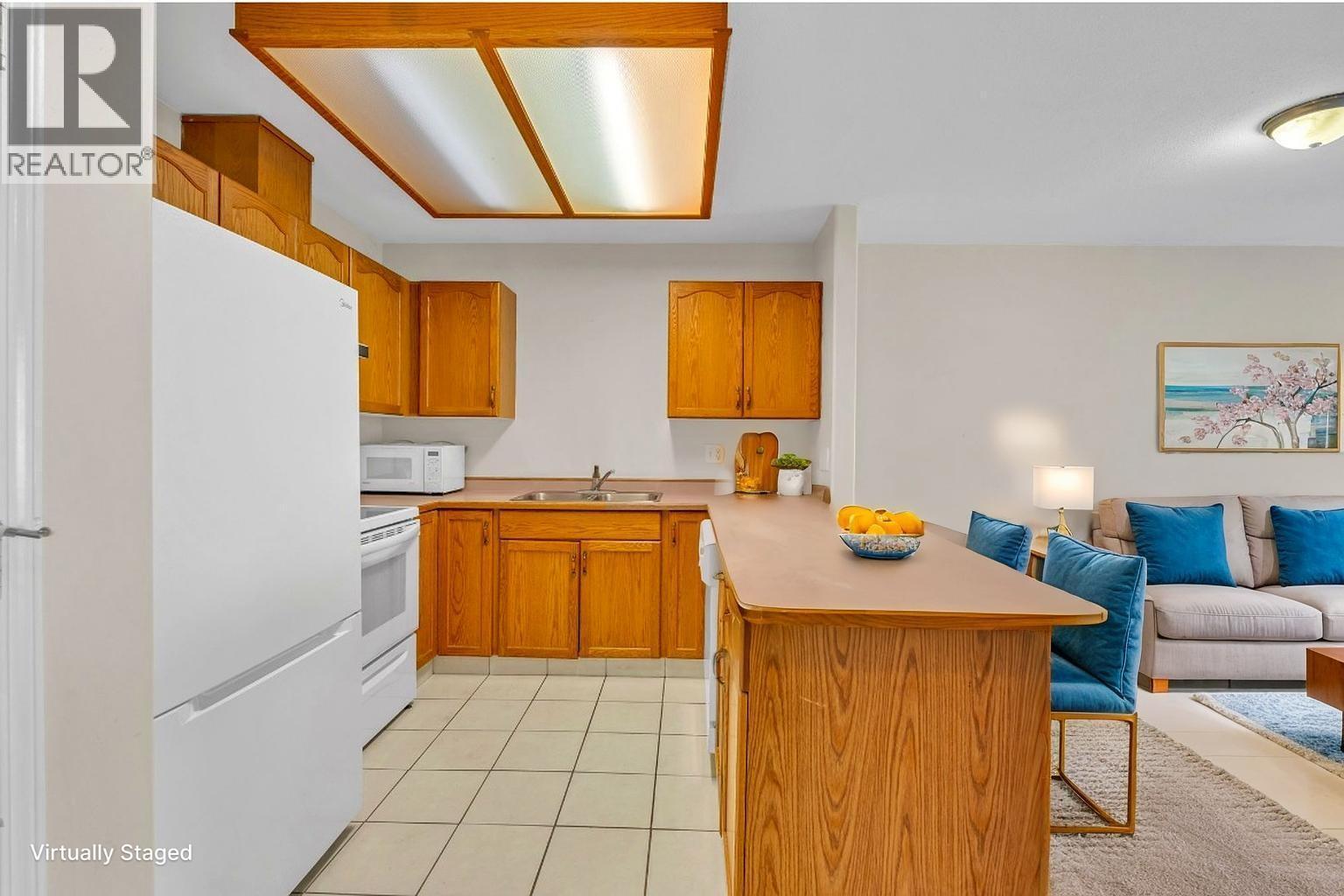 3310 Skaha Lake Road Unit# 306, Penticton, British Columbia  V2A 6G4 - Photo 4 - 10376964