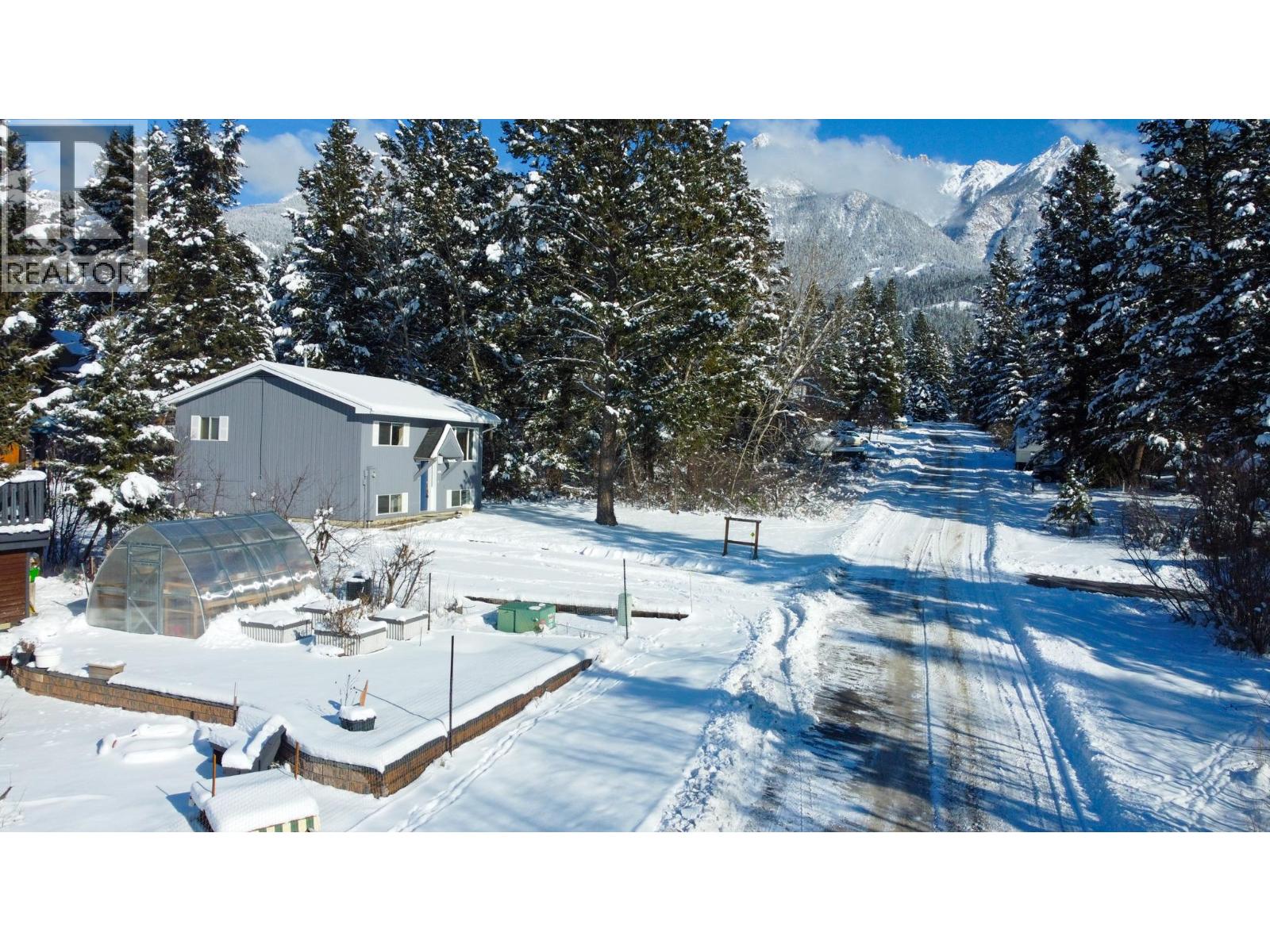 4885 Redwing Road, Fairmont Hot Springs, British Columbia  V0B 1L1 - Photo 2 - 10377006