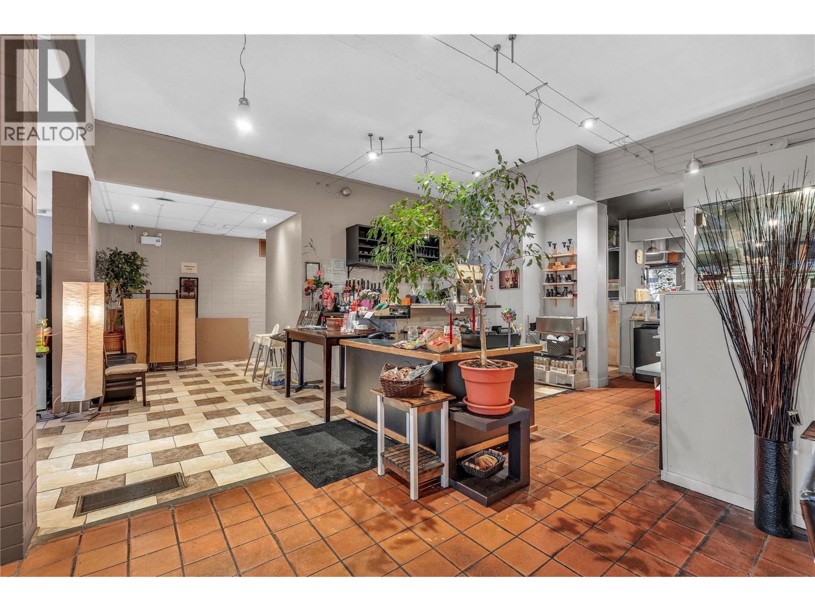 9917 Main Street, Summerland, British Columbia  V0H 1Z0 - Photo 6 - 10376898