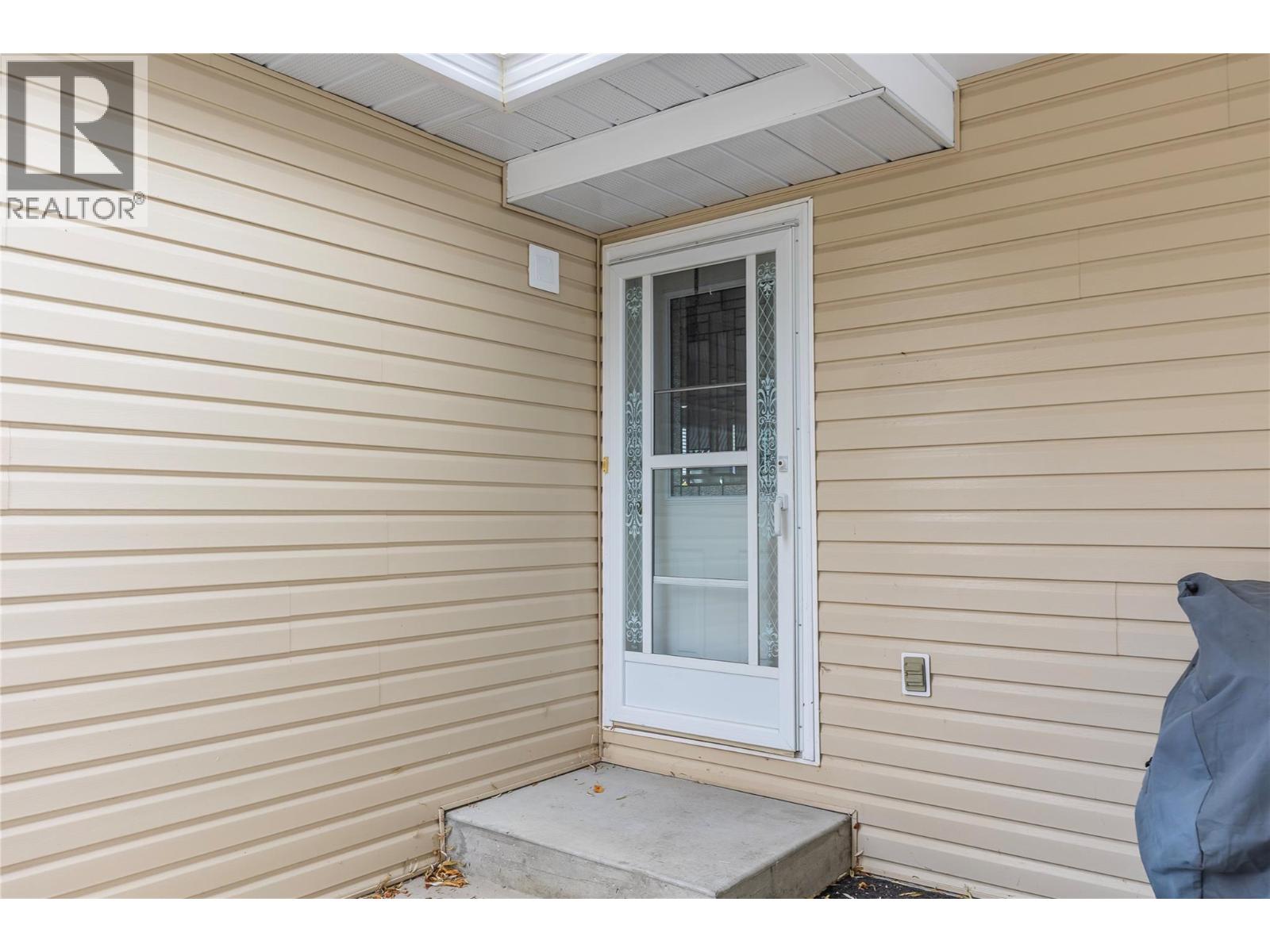 6427 Spencer Road, Kelowna, British Columbia  V1X 7T6 - Photo 5 - 10376951