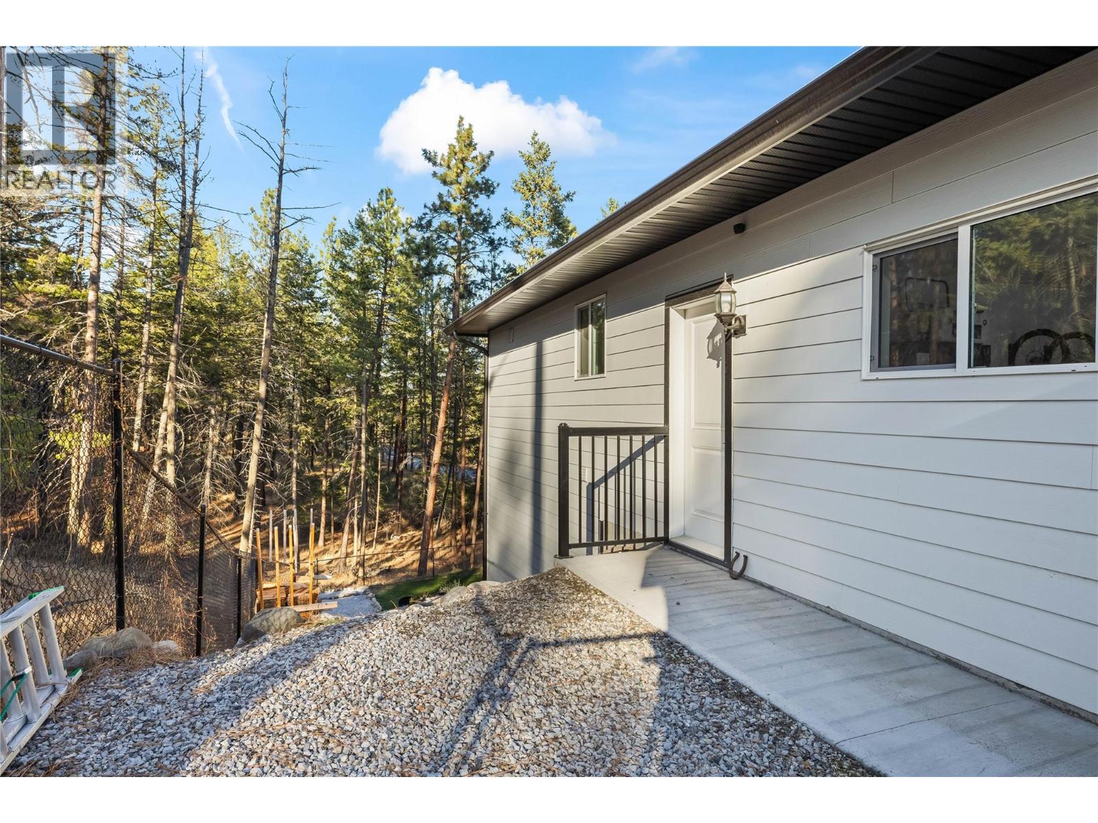 530 Muir Road, Fintry, British Columbia  V1Z 3W1 - Photo 3 - 10376968