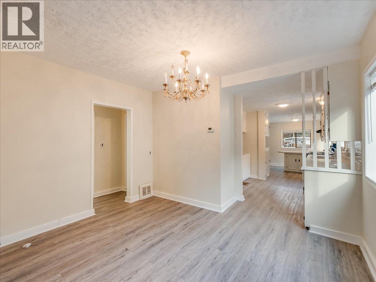 1867 Fifth Avenue, Trail, British Columbia  V1R 2G1 - Photo 16 - 10376905