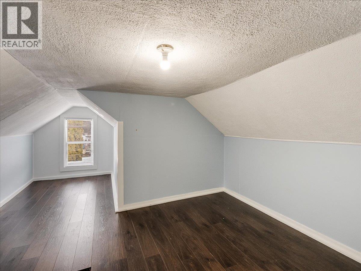 1867 Fifth Avenue, Trail, British Columbia  V1R 2G1 - Photo 28 - 10376905