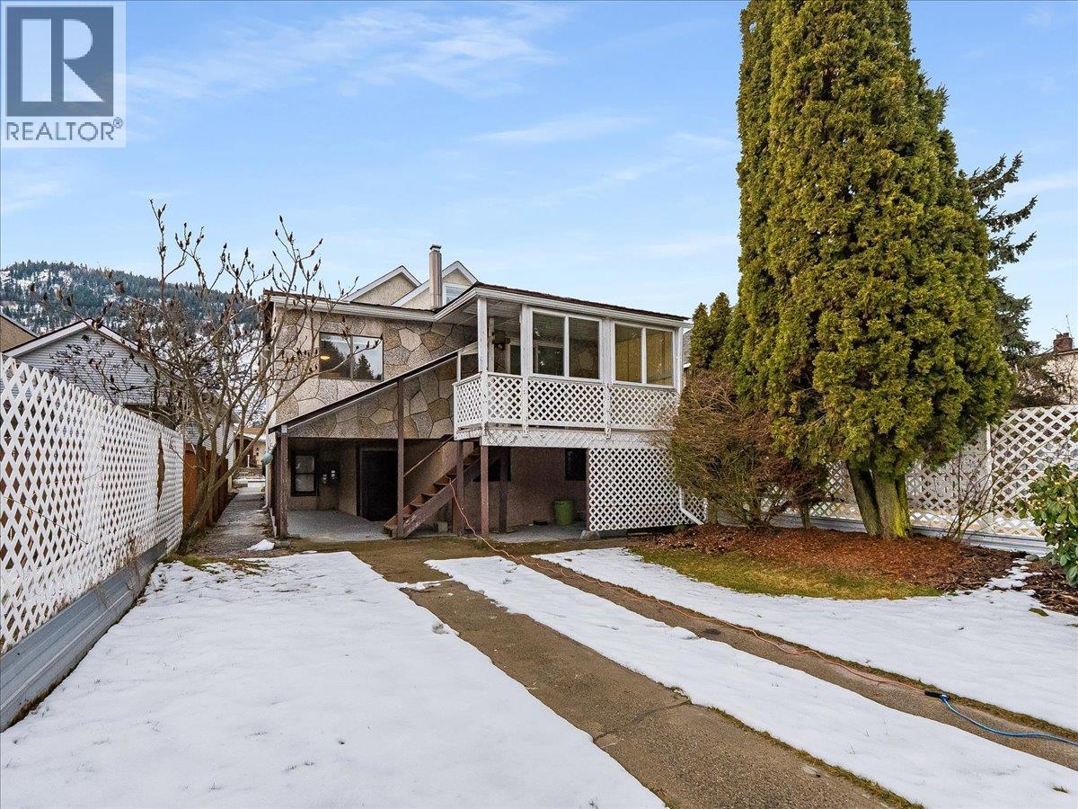 1867 Fifth Avenue, Trail, British Columbia  V1R 2G1 - Photo 3 - 10376905