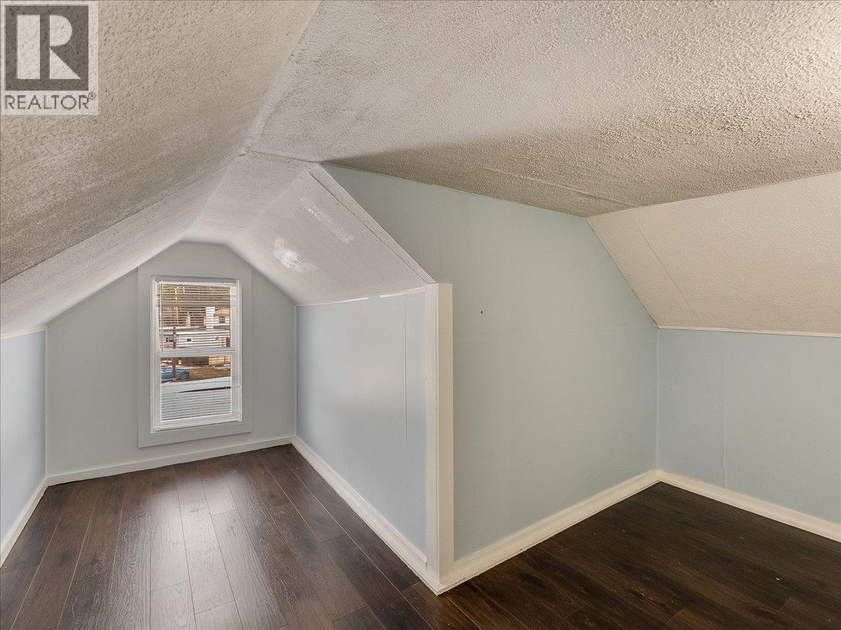 1867 Fifth Avenue, Trail, British Columbia  V1R 2G1 - Photo 30 - 10376905