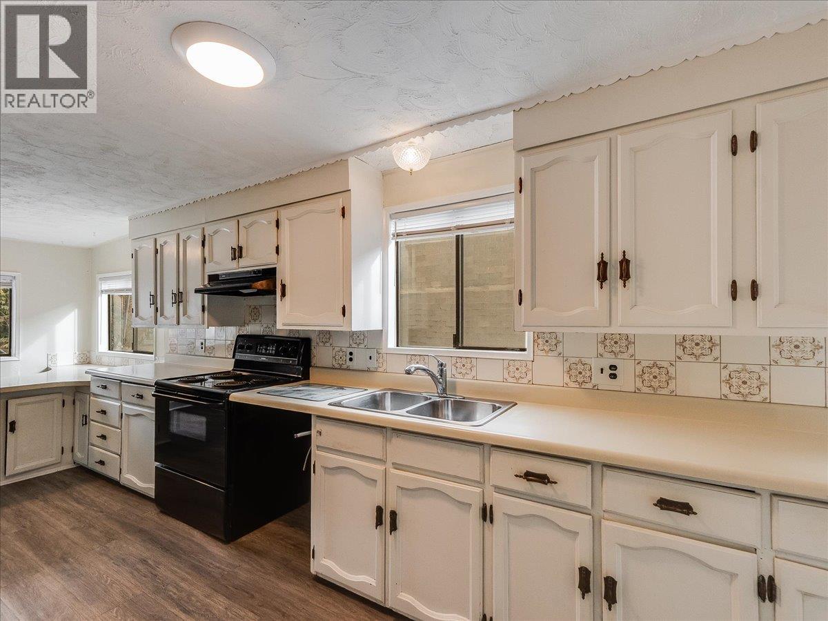 1867 Fifth Avenue, Trail, British Columbia  V1R 2G1 - Photo 32 - 10376905