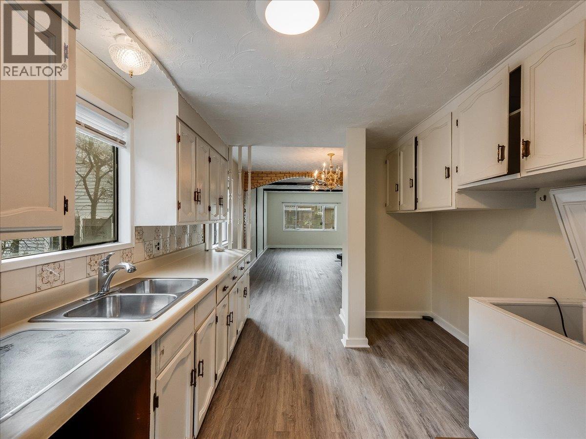 1867 Fifth Avenue, Trail, British Columbia  V1R 2G1 - Photo 33 - 10376905