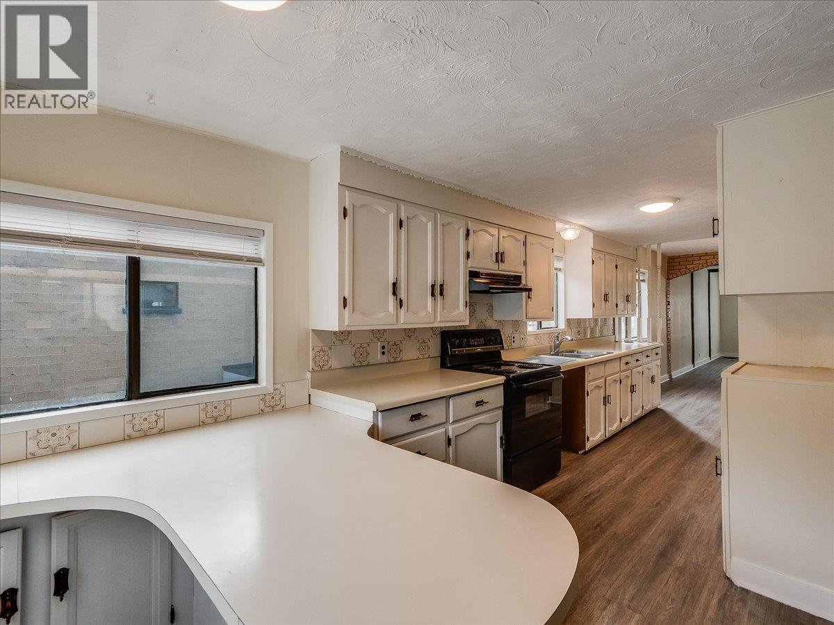 1867 Fifth Avenue, Trail, British Columbia  V1R 2G1 - Photo 34 - 10376905