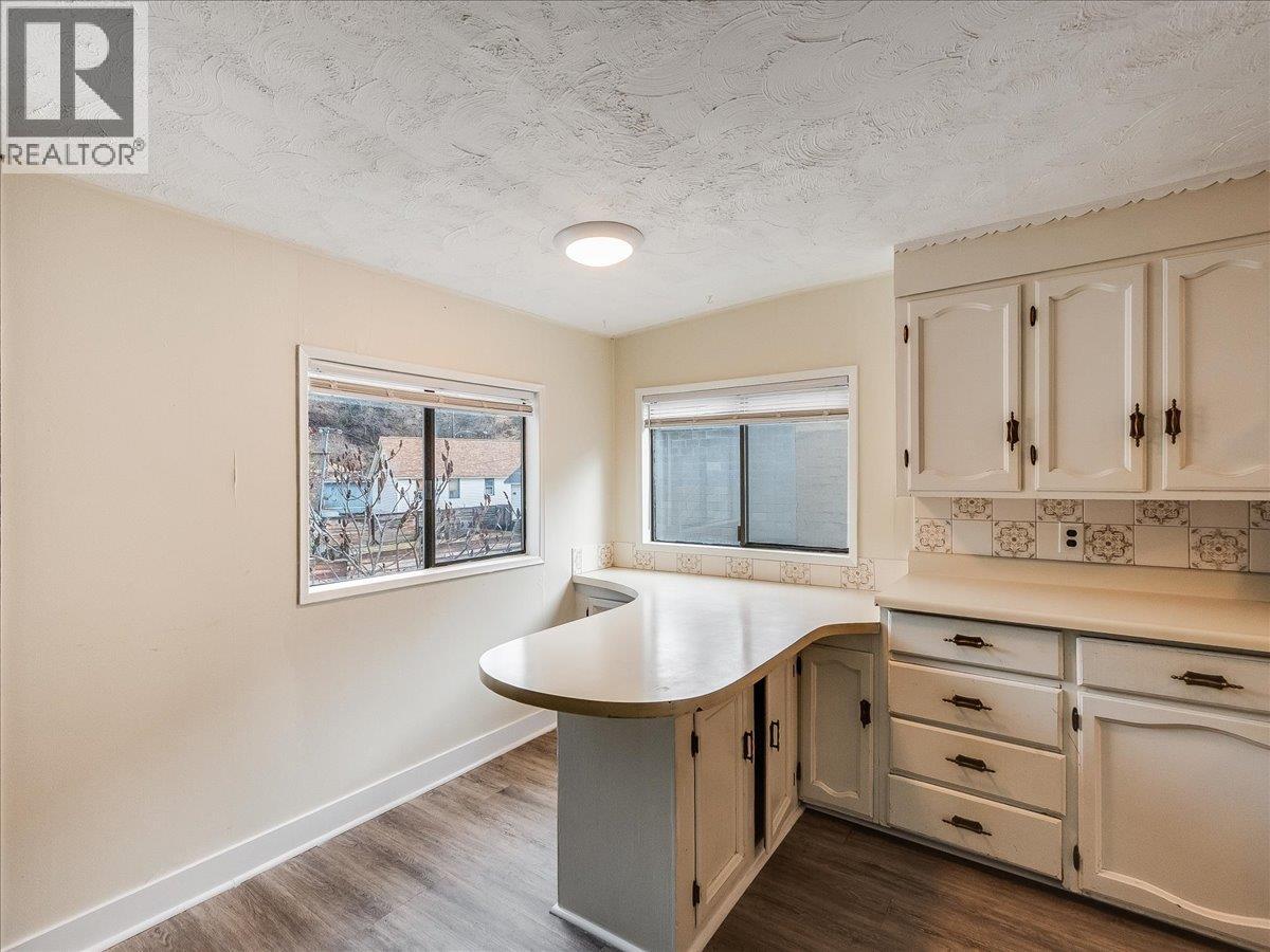 1867 Fifth Avenue, Trail, British Columbia  V1R 2G1 - Photo 36 - 10376905