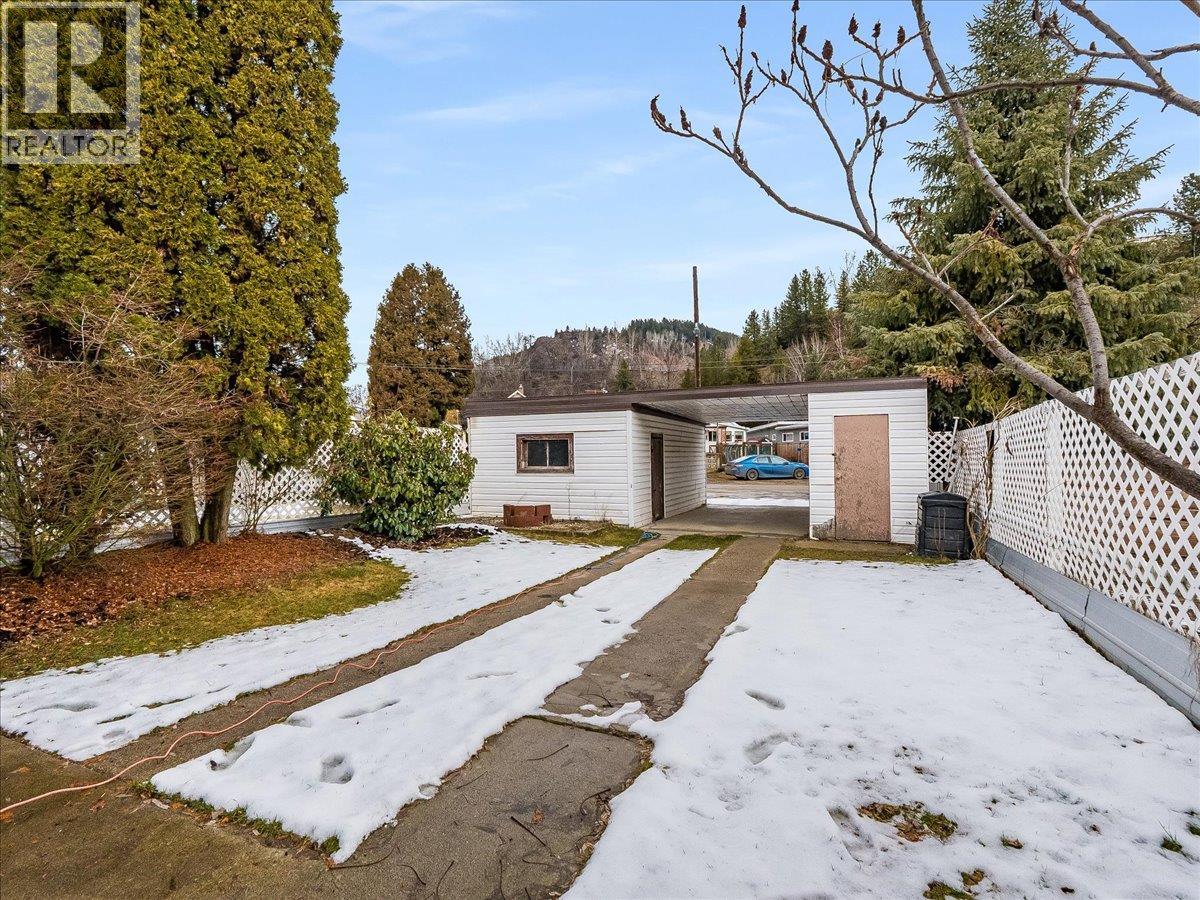 1867 Fifth Avenue, Trail, British Columbia  V1R 2G1 - Photo 4 - 10376905