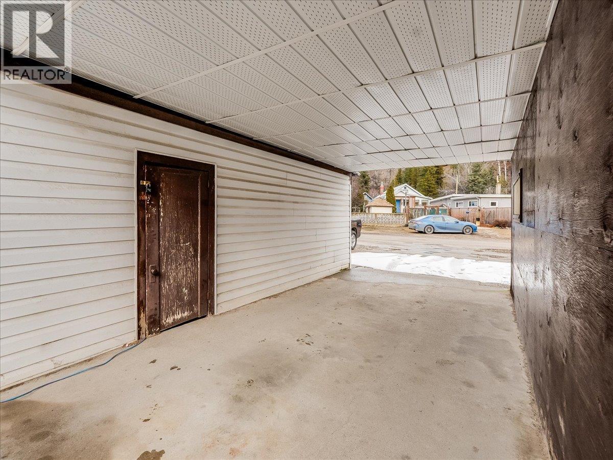 1867 Fifth Avenue, Trail, British Columbia  V1R 2G1 - Photo 44 - 10376905