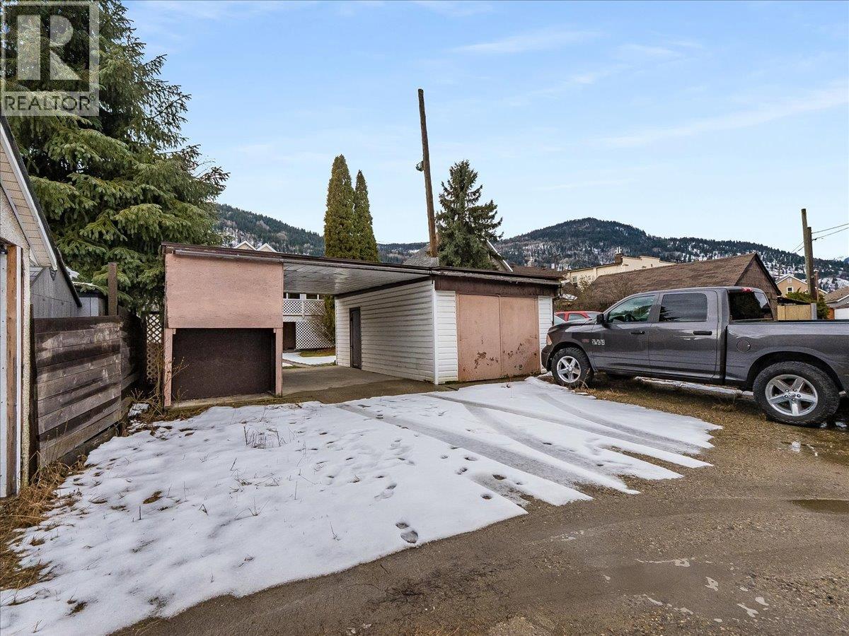 1867 Fifth Avenue, Trail, British Columbia  V1R 2G1 - Photo 7 - 10376905