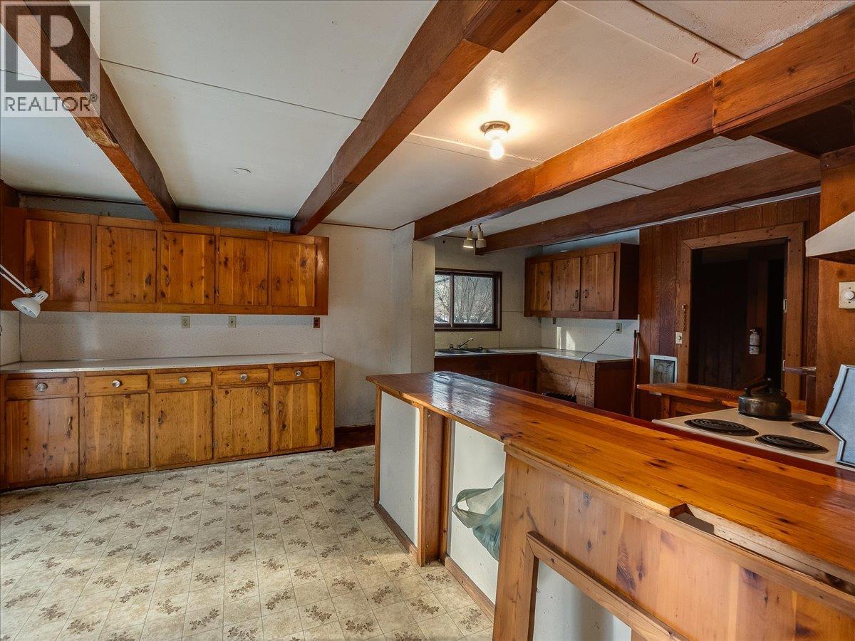 2962 Charleston Avenue, Castlegar, British Columbia  V1N 4V3 - Photo 11 - 10376932