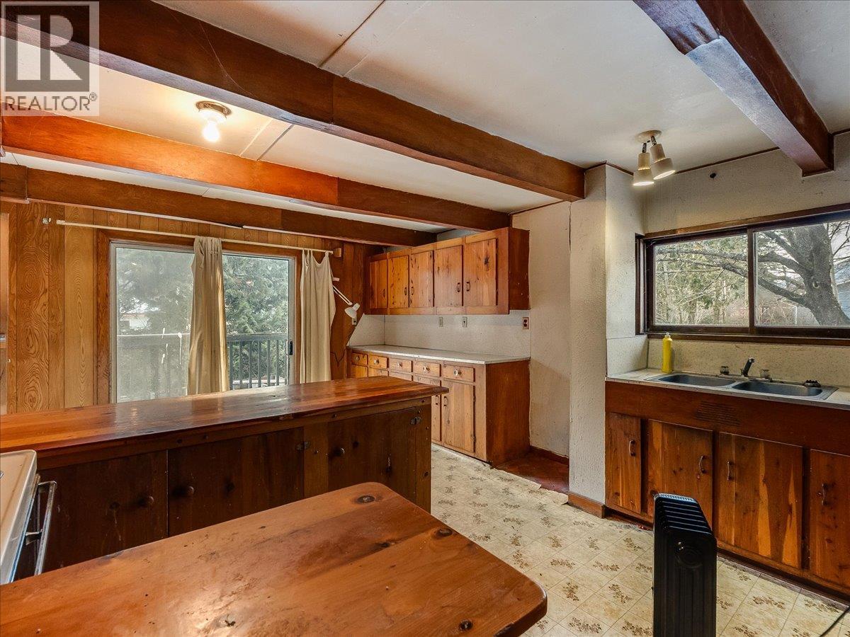 2962 Charleston Avenue, Castlegar, British Columbia  V1N 4V3 - Photo 12 - 10376932