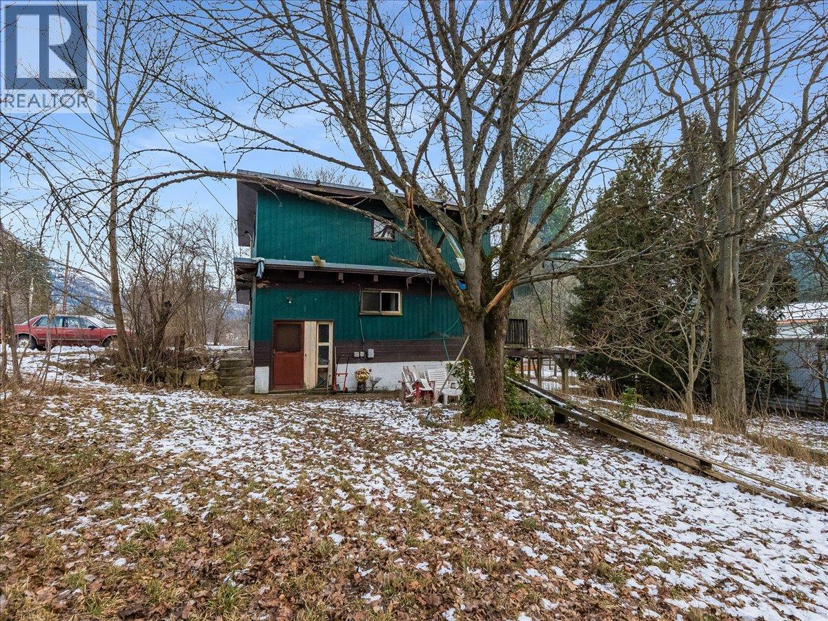 2962 Charleston Avenue, Castlegar, British Columbia  V1N 4V3 - Photo 2 - 10376932