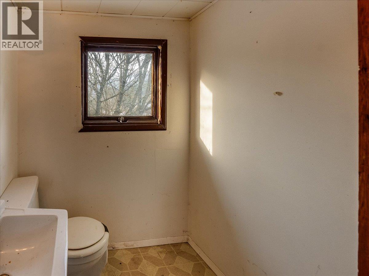 2962 Charleston Avenue, Castlegar, British Columbia  V1N 4V3 - Photo 24 - 10376932