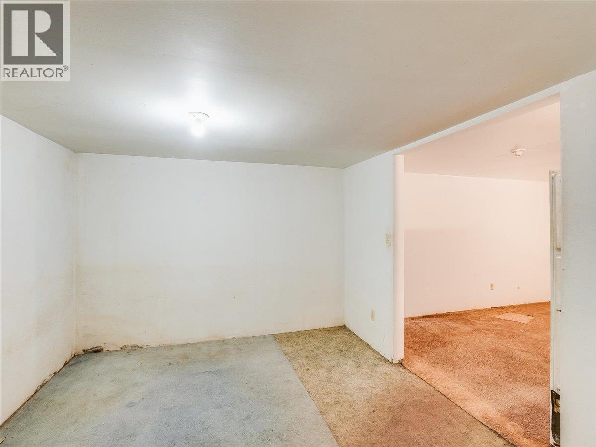 2962 Charleston Avenue, Castlegar, British Columbia  V1N 4V3 - Photo 27 - 10376932