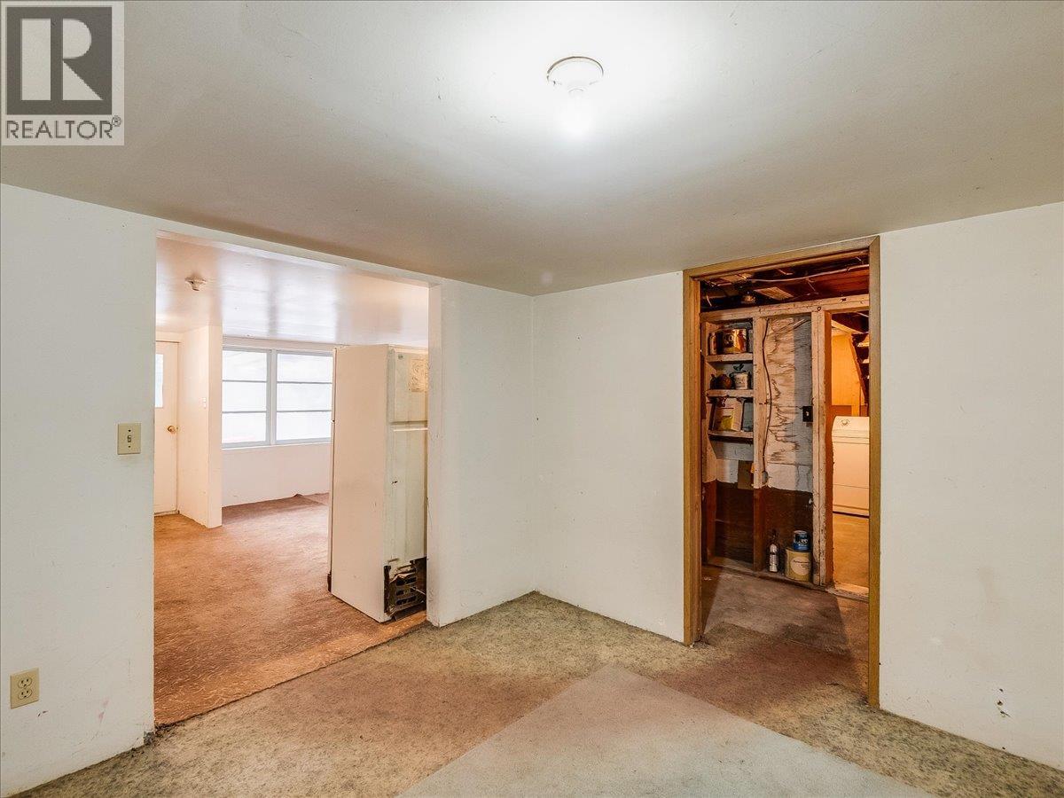 2962 Charleston Avenue, Castlegar, British Columbia  V1N 4V3 - Photo 28 - 10376932