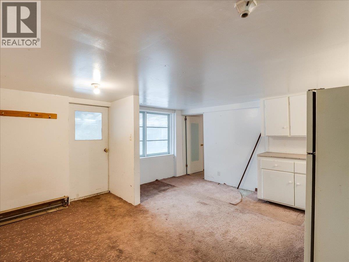 2962 Charleston Avenue, Castlegar, British Columbia  V1N 4V3 - Photo 29 - 10376932