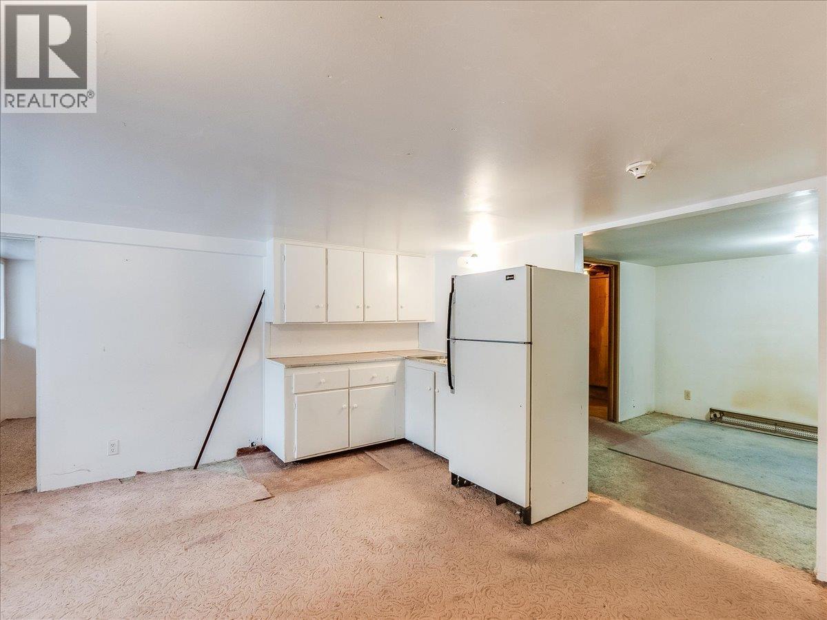 2962 Charleston Avenue, Castlegar, British Columbia  V1N 4V3 - Photo 30 - 10376932