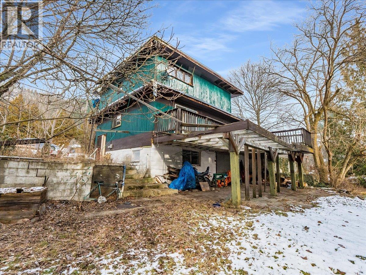 2962 Charleston Avenue, Castlegar, British Columbia  V1N 4V3 - Photo 4 - 10376932