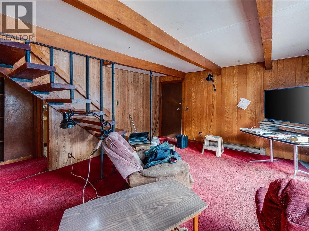 2962 Charleston Avenue, Castlegar, British Columbia  V1N 4V3 - Photo 6 - 10376932