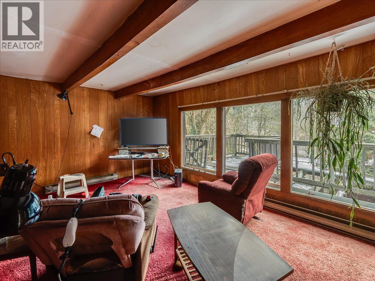 2962 Charleston Avenue, Castlegar, British Columbia  V1N 4V3 - Photo 8 - 10376932