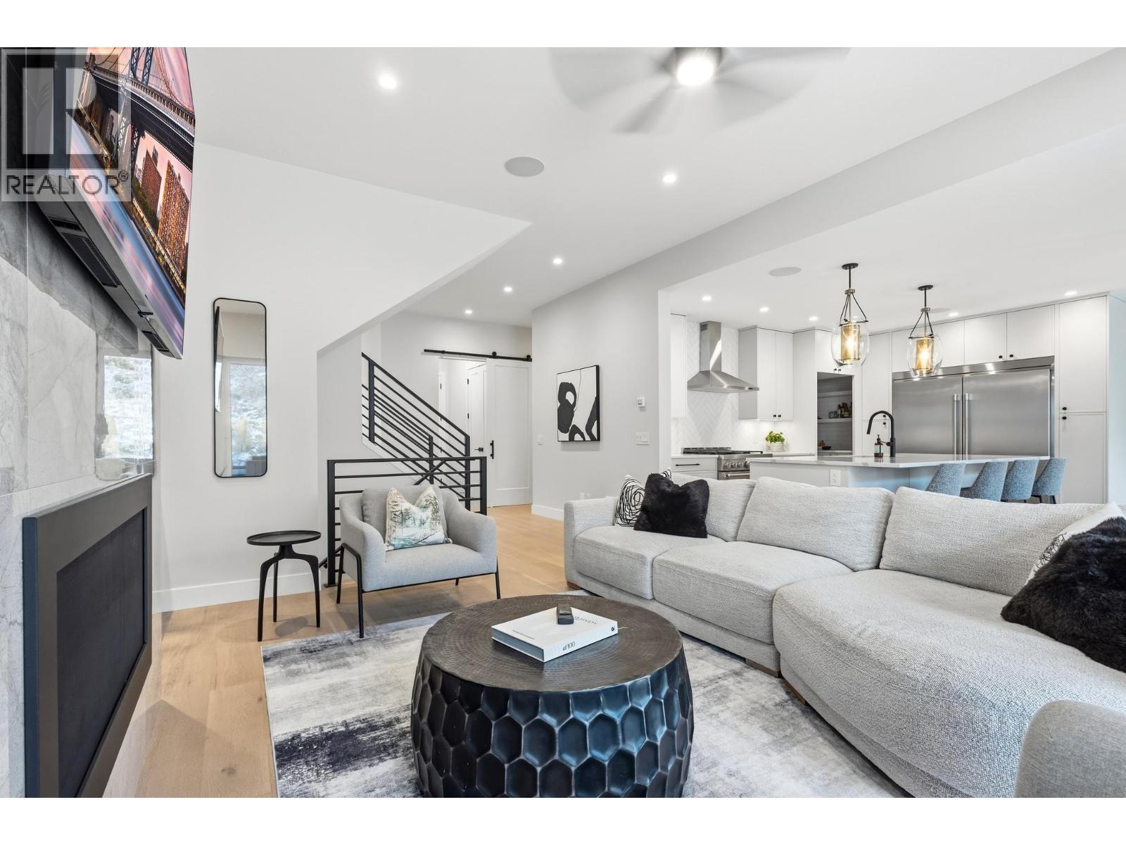 451 Vision Court, Kelowna, British Columbia  V1W 0C4 - Photo 4 - 10376857