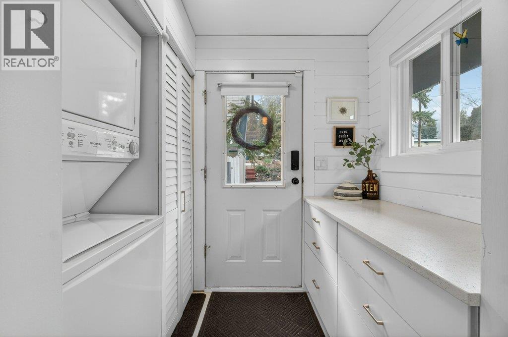 2814 Caen Road, Sorrento, British Columbia  V0E 2W0 - Photo 11 - 10376956