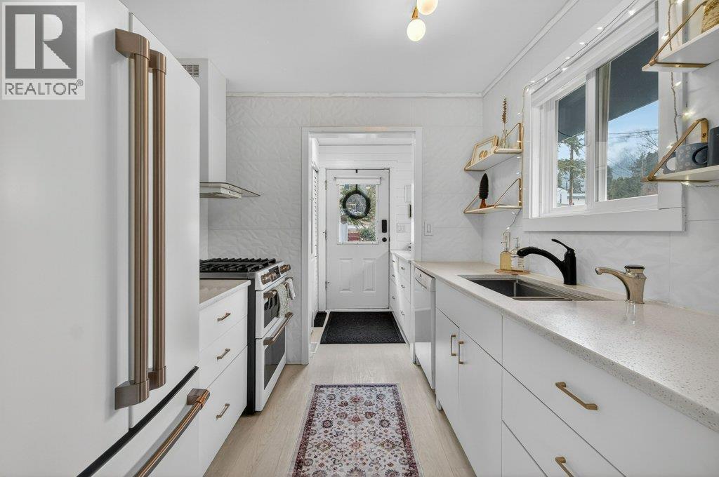 2814 Caen Road, Sorrento, British Columbia  V0E 2W0 - Photo 12 - 10376956